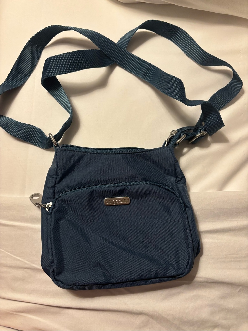 Baggallini Navy Blue Lightweight Crossbody Messenger